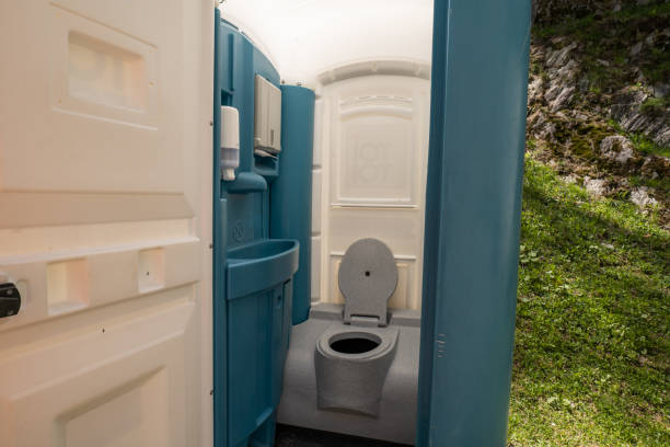 Affordable portable toilet rental in Tichigan, WI
